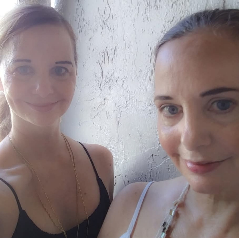Meet your Poshers, Lisa and Michelle
